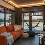 Water Hideout - Floating Secret Spot In Mazury Úszó hotel *