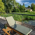 Úszó hotel Water Hideout - Floating Secret Spot In Mazury