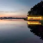 Water Hideout - Floating Secret Spot In Mazury Úszó hotel *