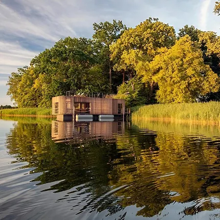 Water Hideout - Floating Secret Spots In Mazury 보트호텔