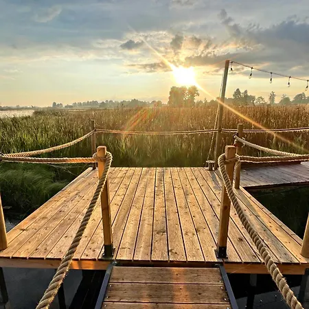 Water Hideout - Floating Secret Spots In Mazury 보트호텔 *