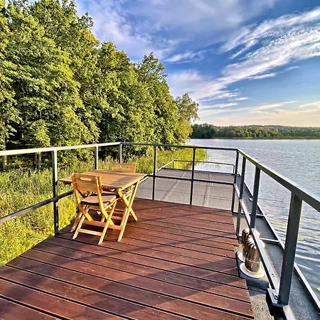Water Hideout - Floating Secret Spots In Mazury 보트호텔